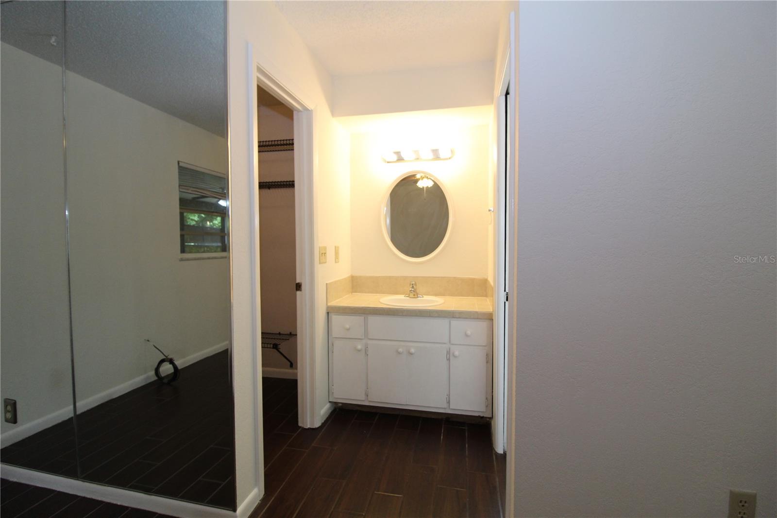 Image 12 of 23 For 932 Fairbairn Drive