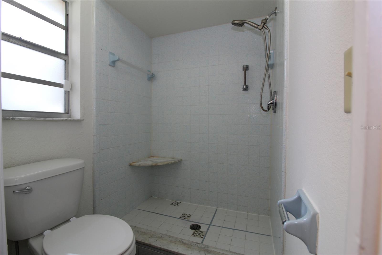 Image 13 of 23 For 932 Fairbairn Drive