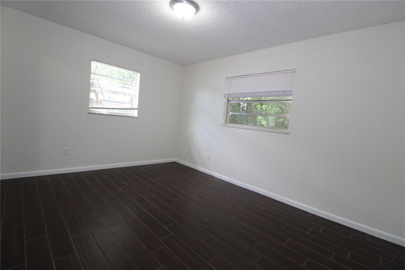 Image 15 of 23 For 932 Fairbairn Drive