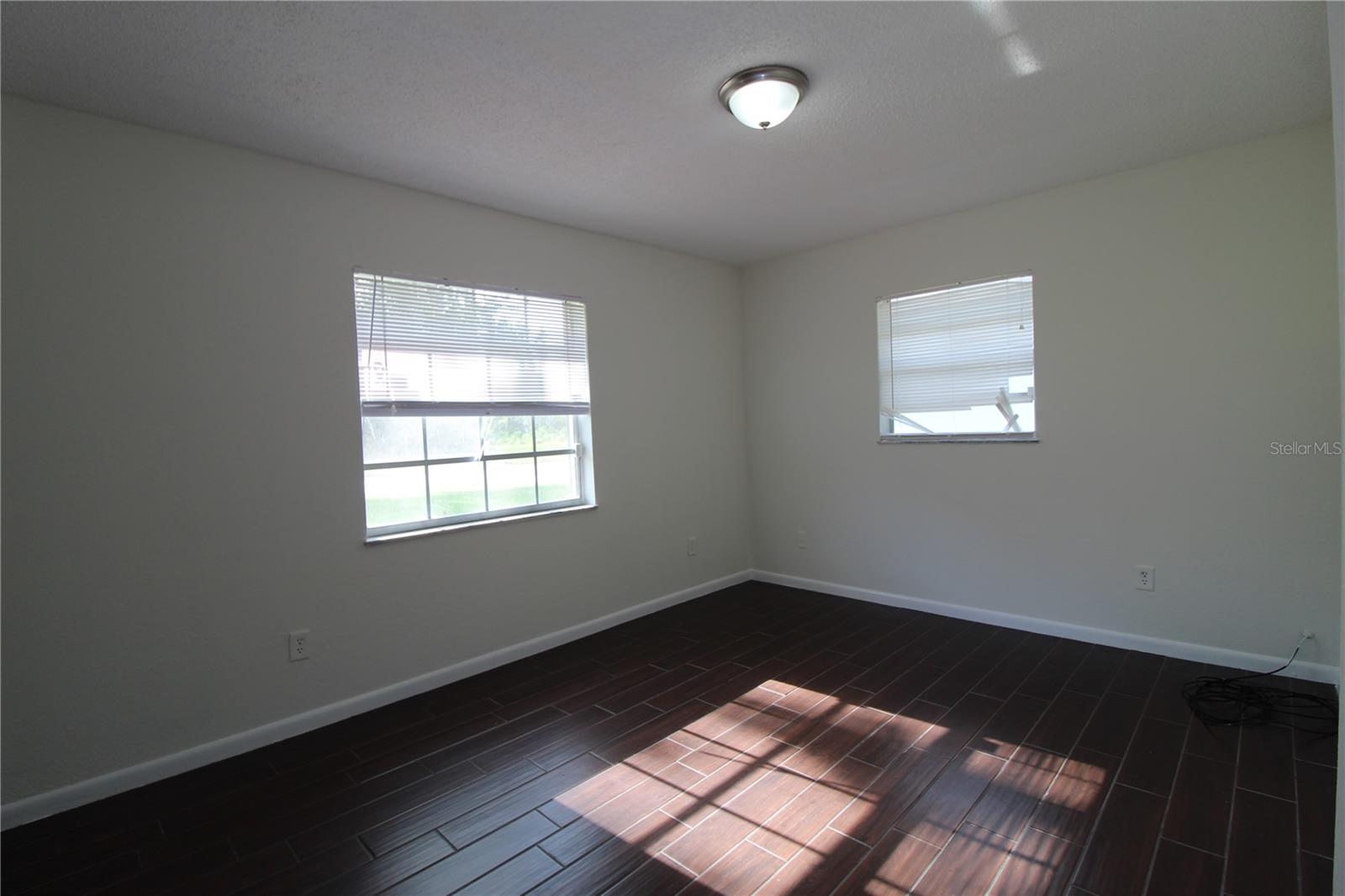 Image 17 of 23 For 932 Fairbairn Drive
