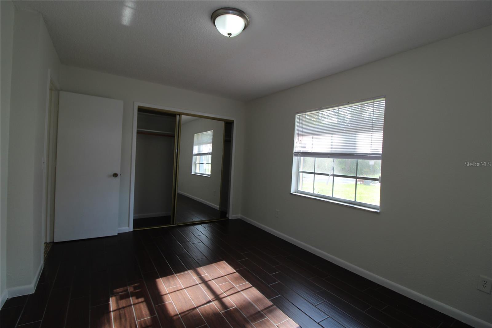 Image 18 of 23 For 932 Fairbairn Drive