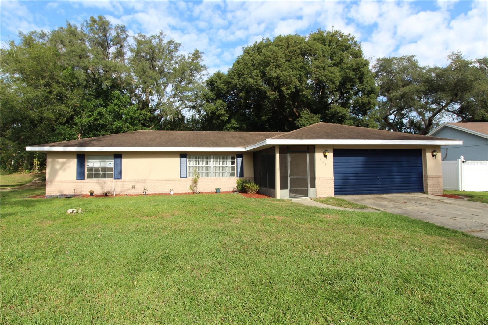 Image 2 of 23 For 932 Fairbairn Drive