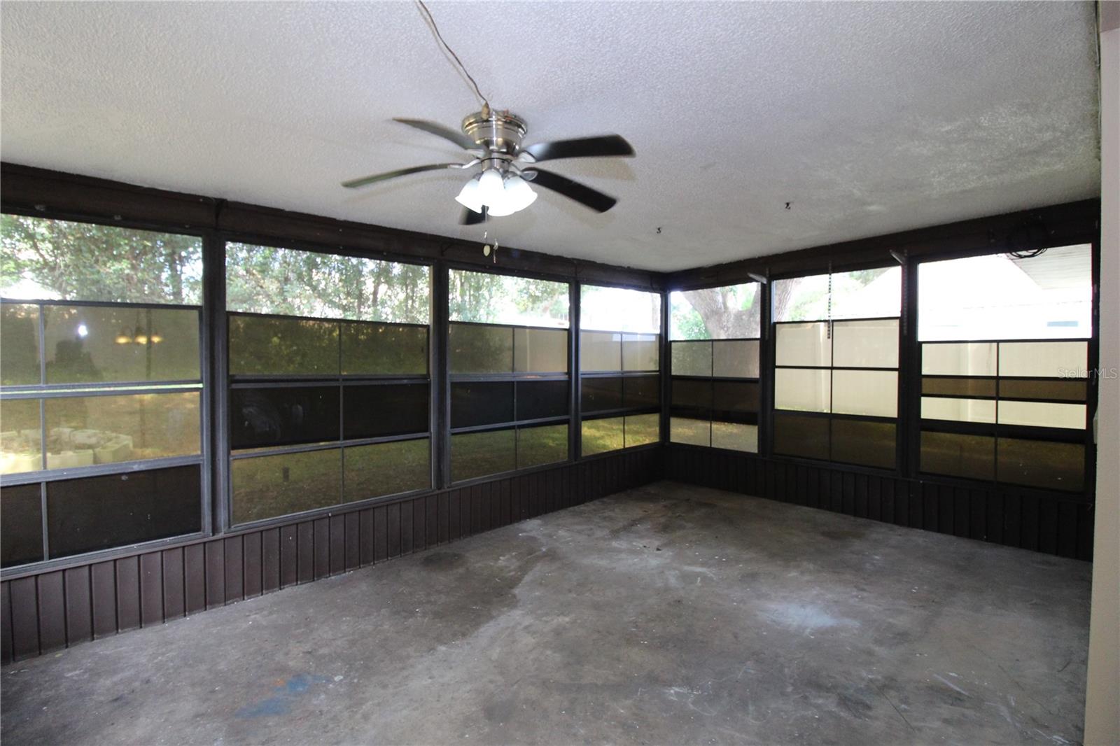 Image 20 of 23 For 932 Fairbairn Drive