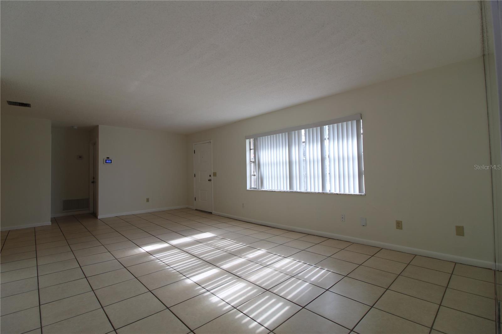Image 8 of 23 For 932 Fairbairn Drive
