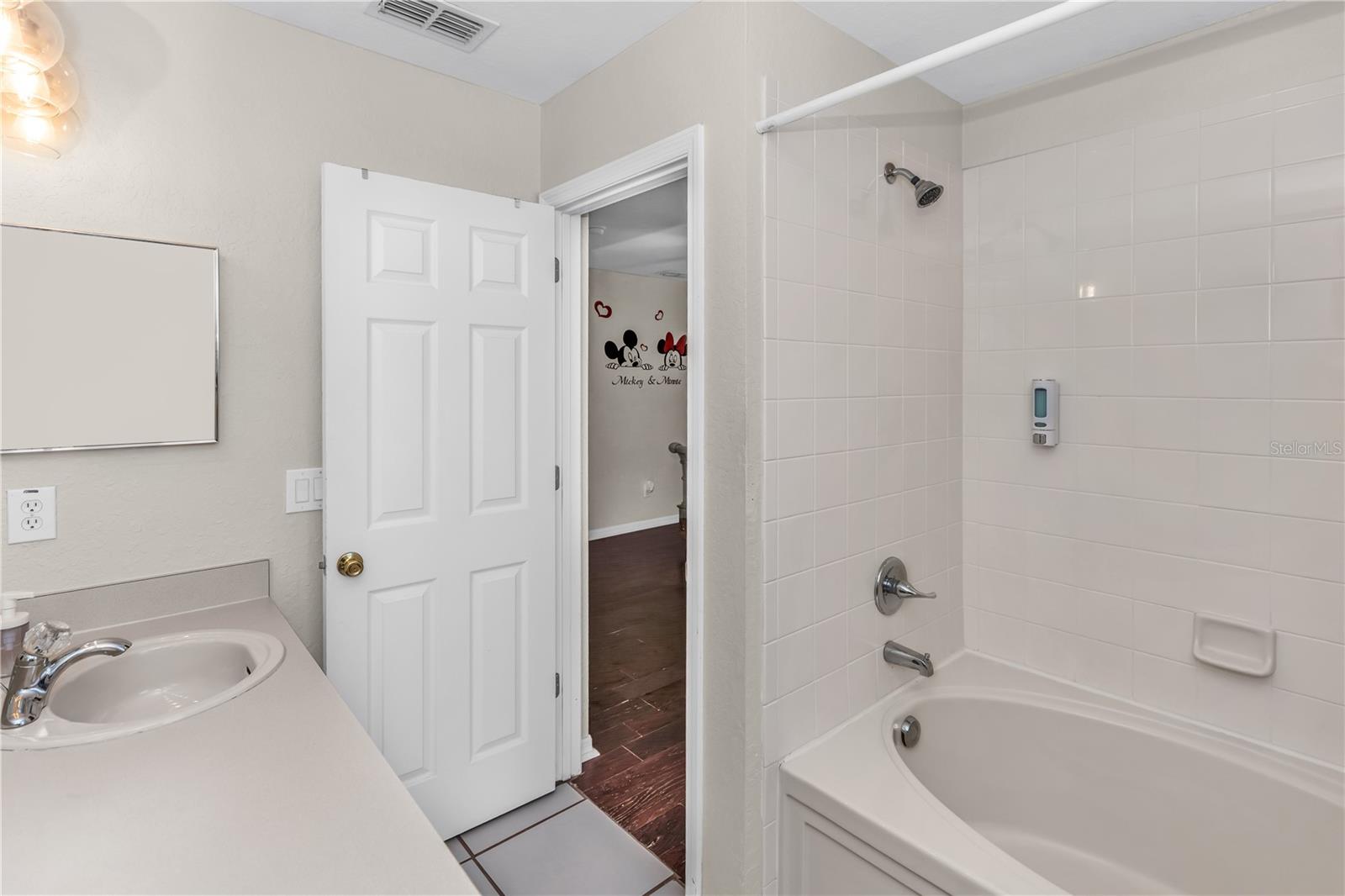 Image 23 of 39 For 712 Calabria Avenue