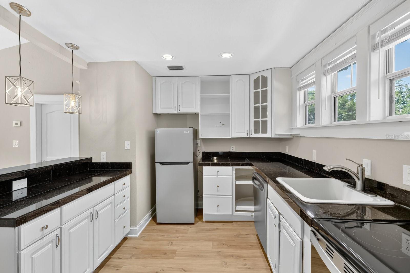 Image 7 of 22 For 614 Anderson Street