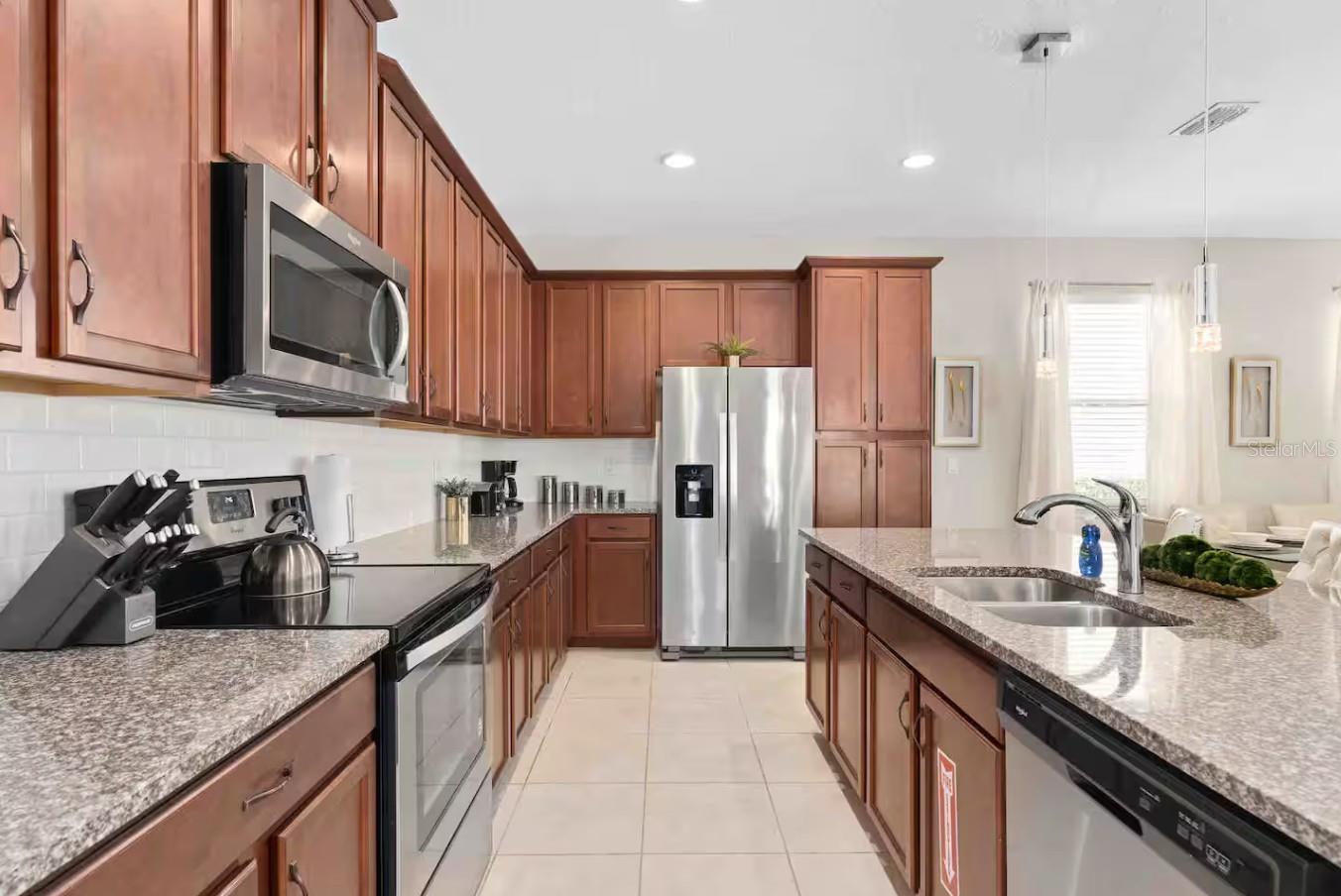 Image 11 of 41 For 1604 Carey Palm Circle