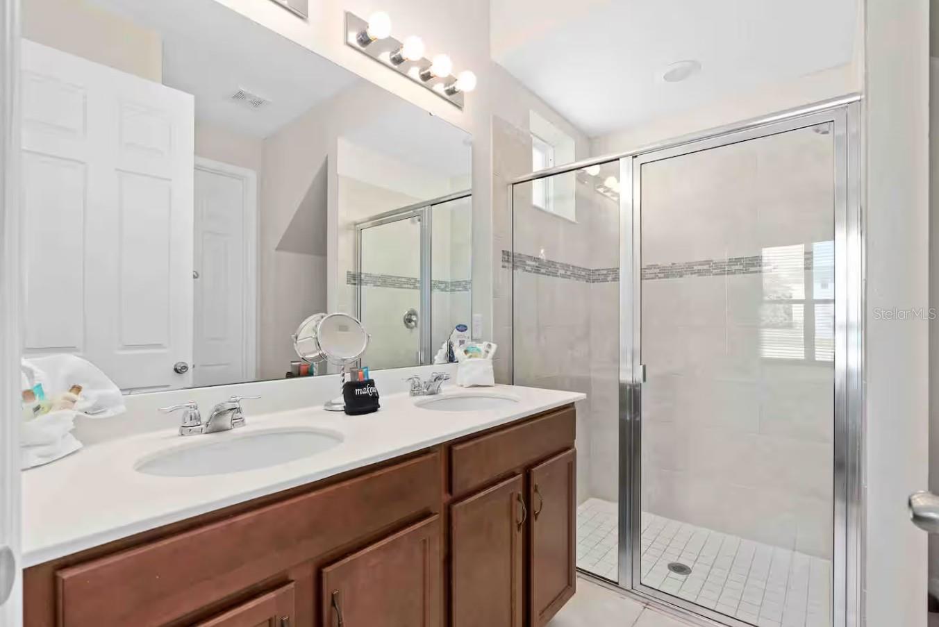 Image 15 of 41 For 1604 Carey Palm Circle