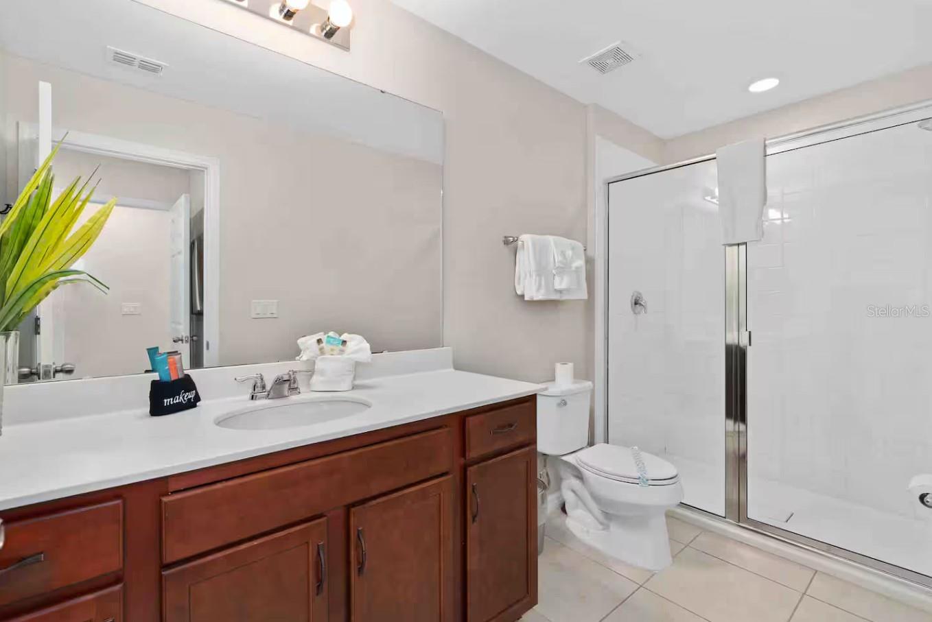 Image 18 of 41 For 1604 Carey Palm Circle