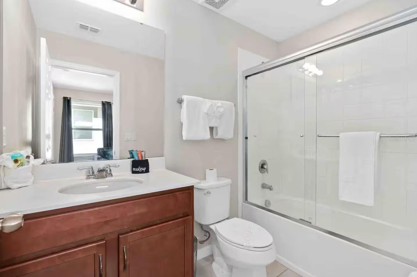 Image 27 of 41 For 1604 Carey Palm Circle