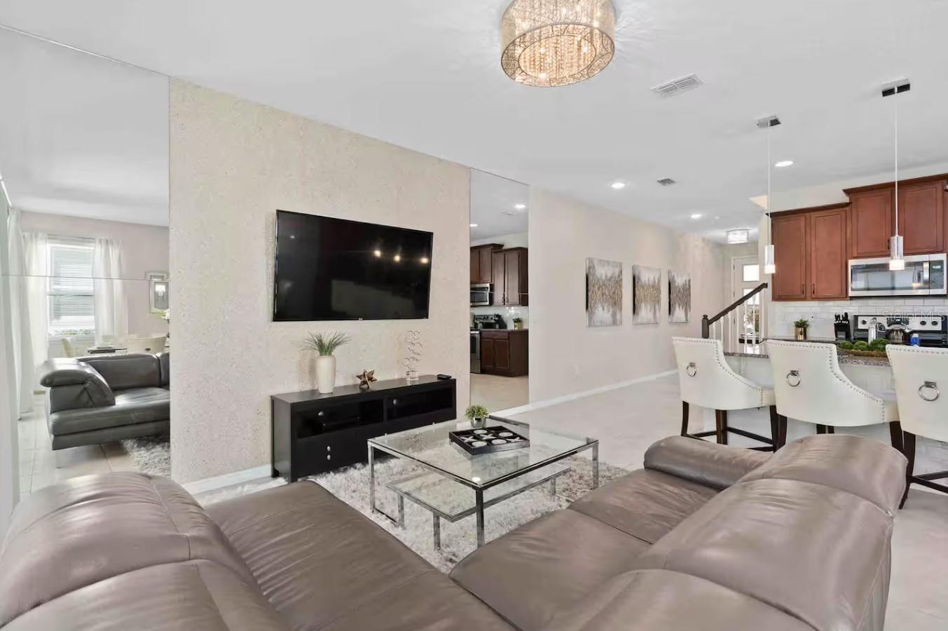 Image 8 of 41 For 1604 Carey Palm Circle