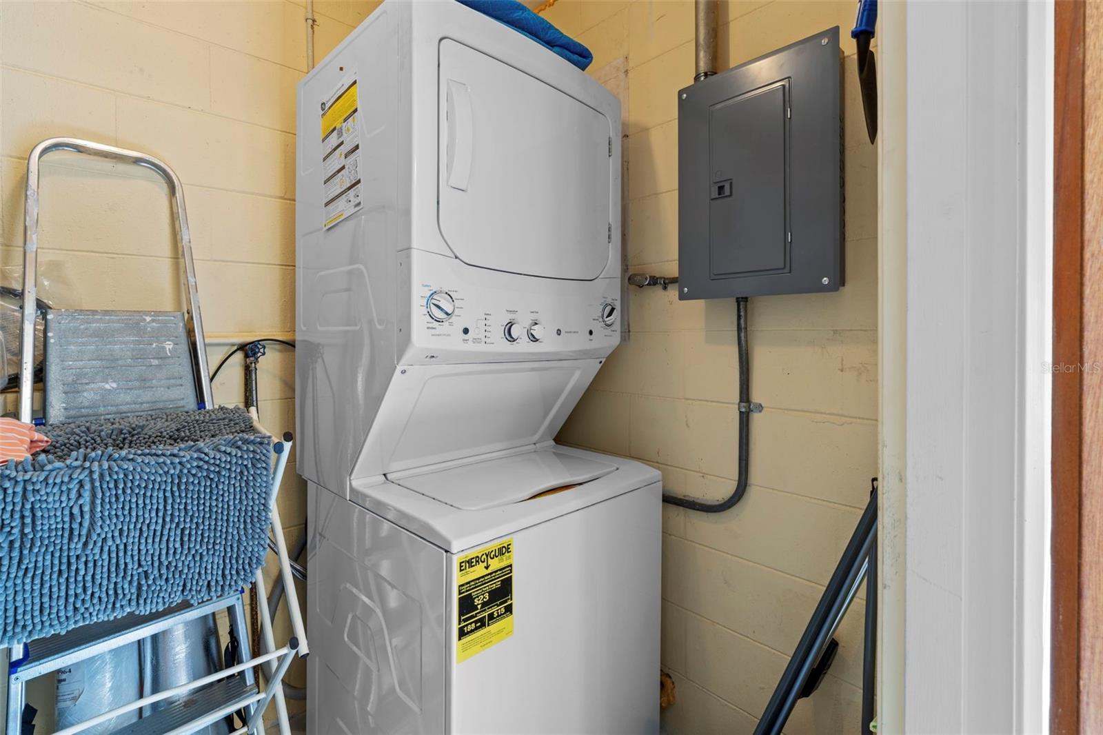 Image 15 of 18 For 151 Hill Avenue 100