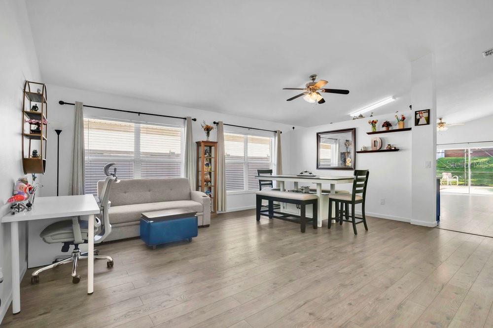 Image 4 of 27 For 15641 Markham Drive