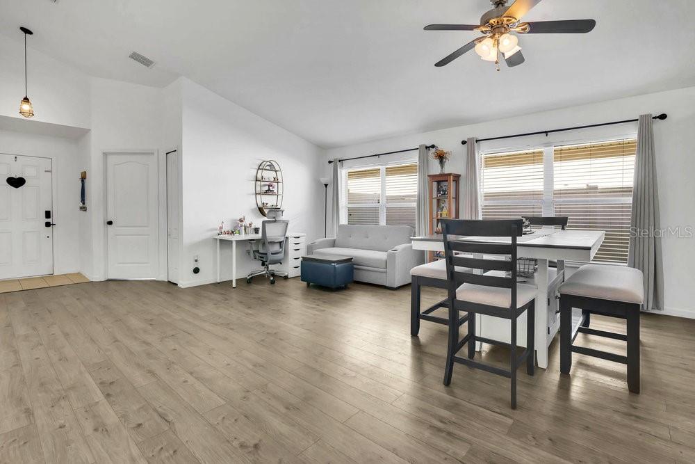 Image 5 of 27 For 15641 Markham Drive