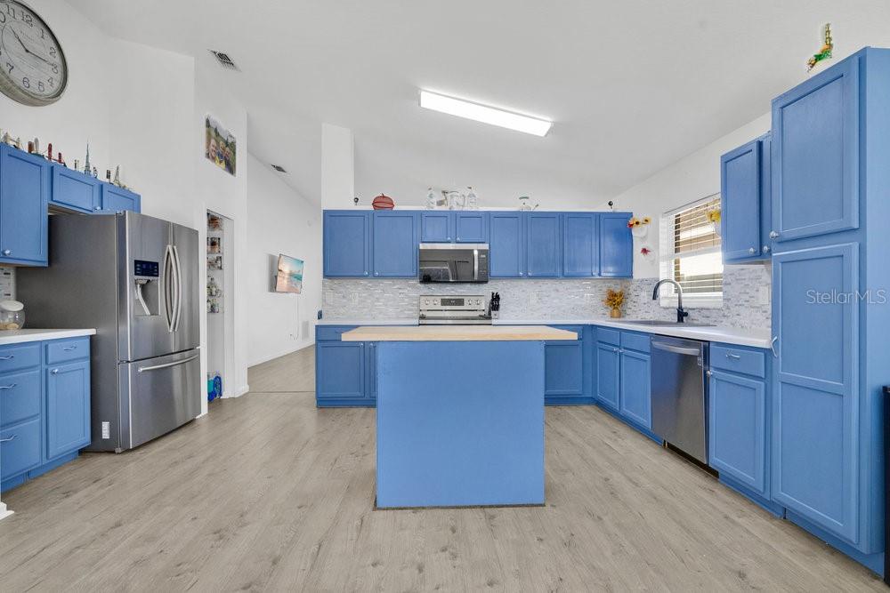 Image 6 of 27 For 15641 Markham Drive