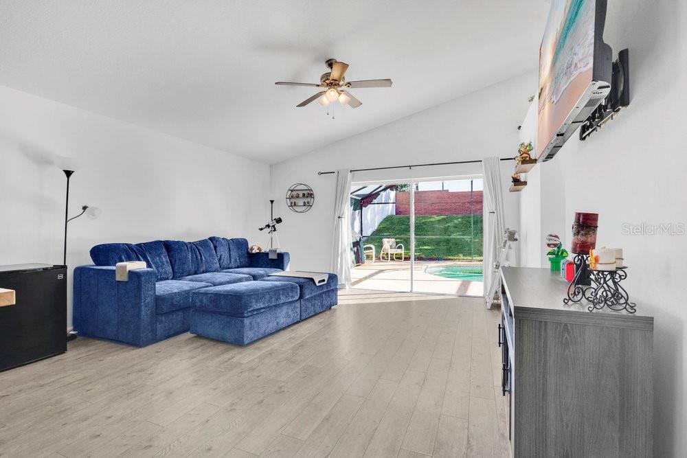 Image 8 of 27 For 15641 Markham Drive