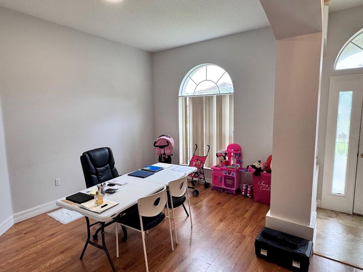 Image 3 of 21 For 2629 Balmoral Court