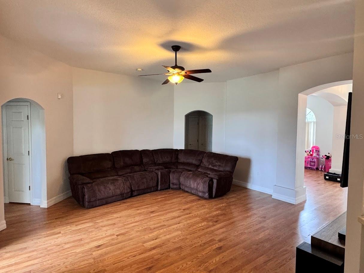 Image 7 of 21 For 2629 Balmoral Court