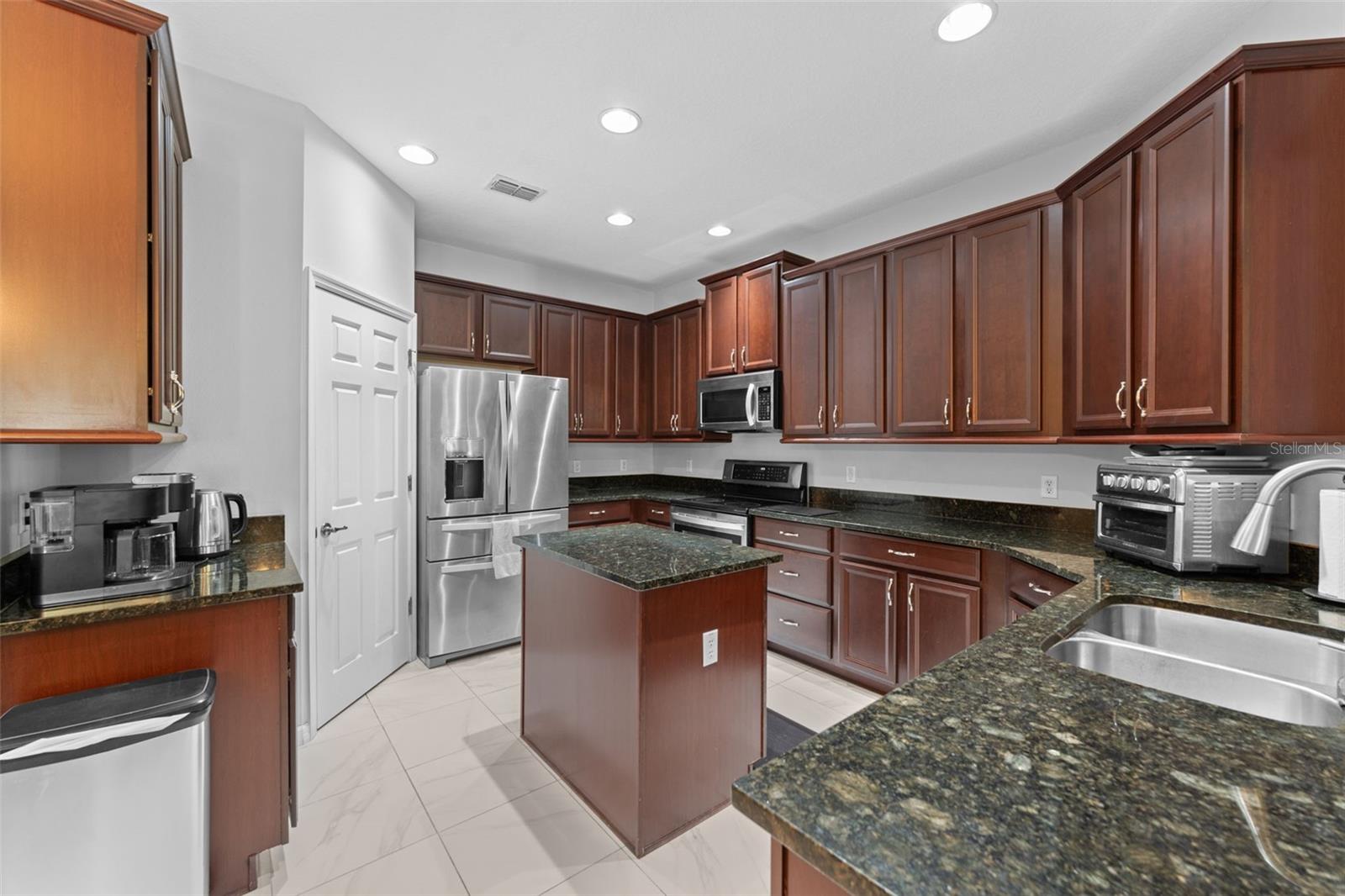 Image 17 of 43 For 632 Venice Place