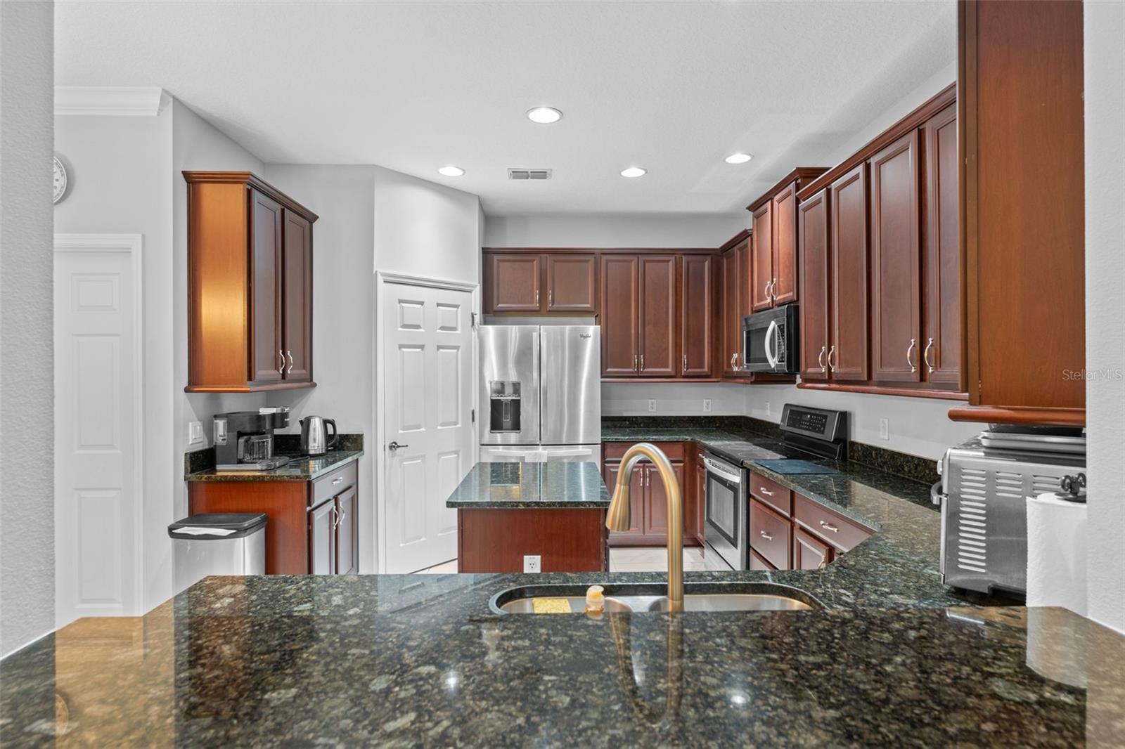 Image 22 of 43 For 632 Venice Place