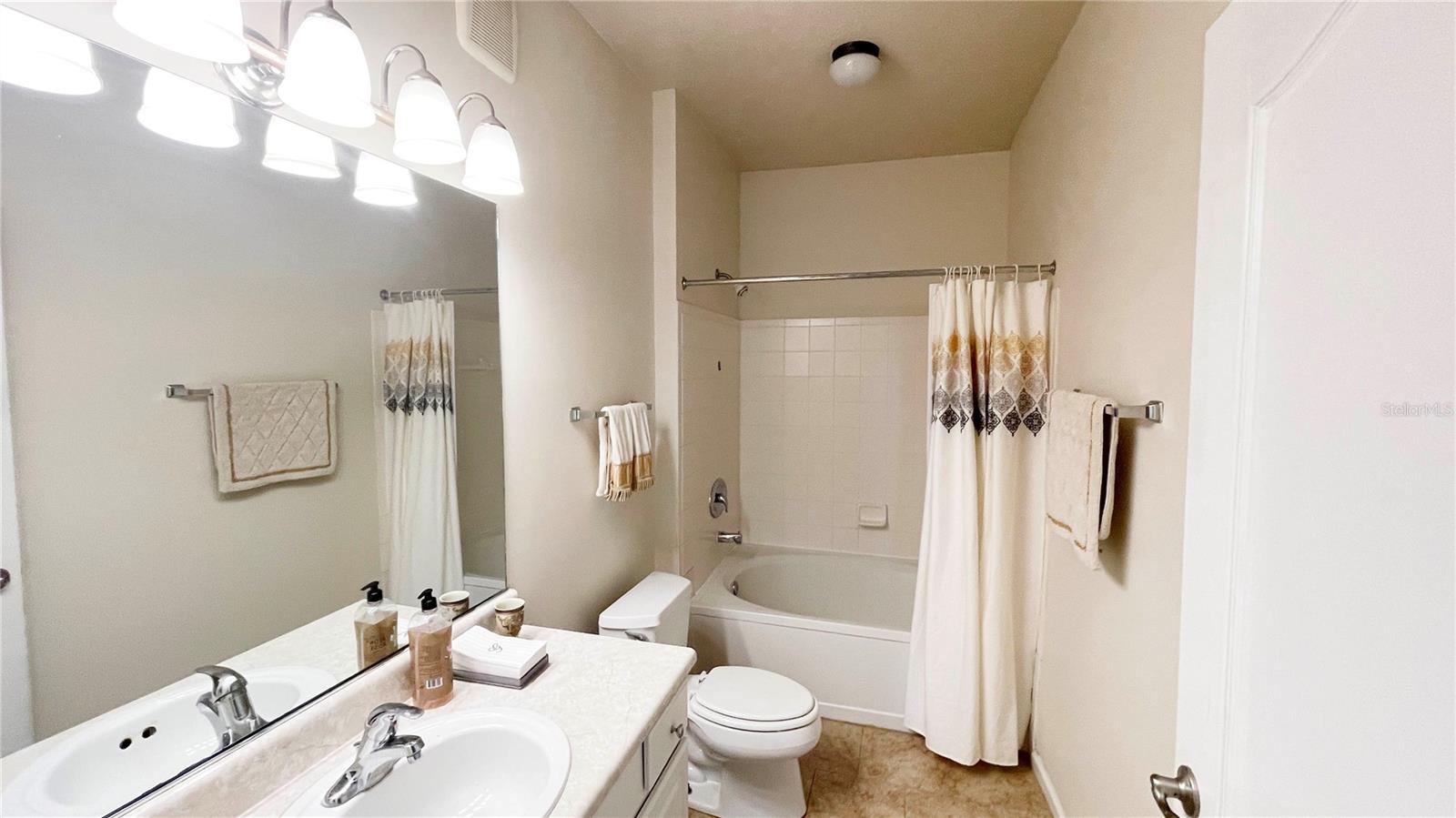 Image 20 of 31 For 18022 Villa Creek Drive 18022