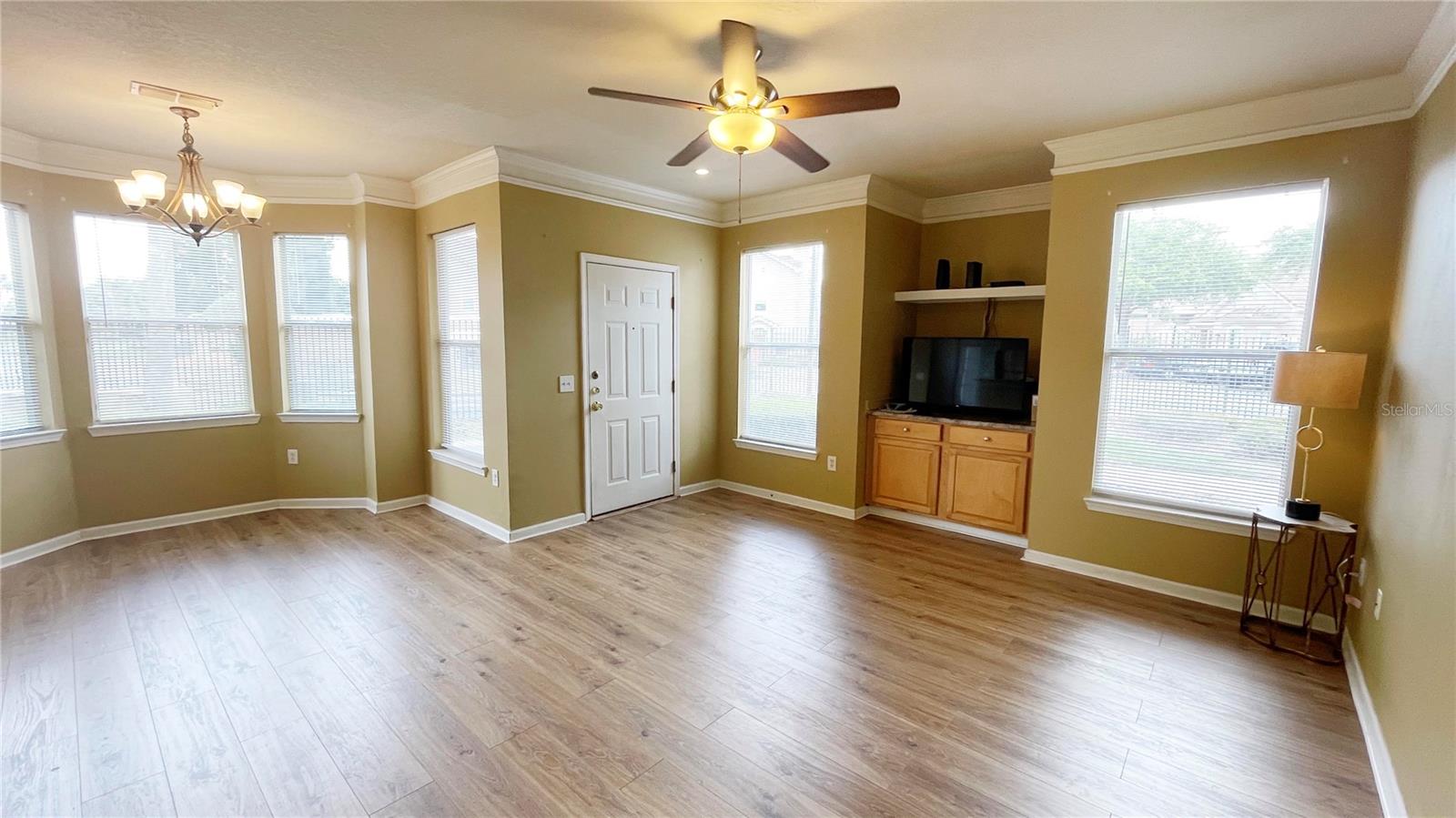 Image 7 of 31 For 18022 Villa Creek Drive 18022
