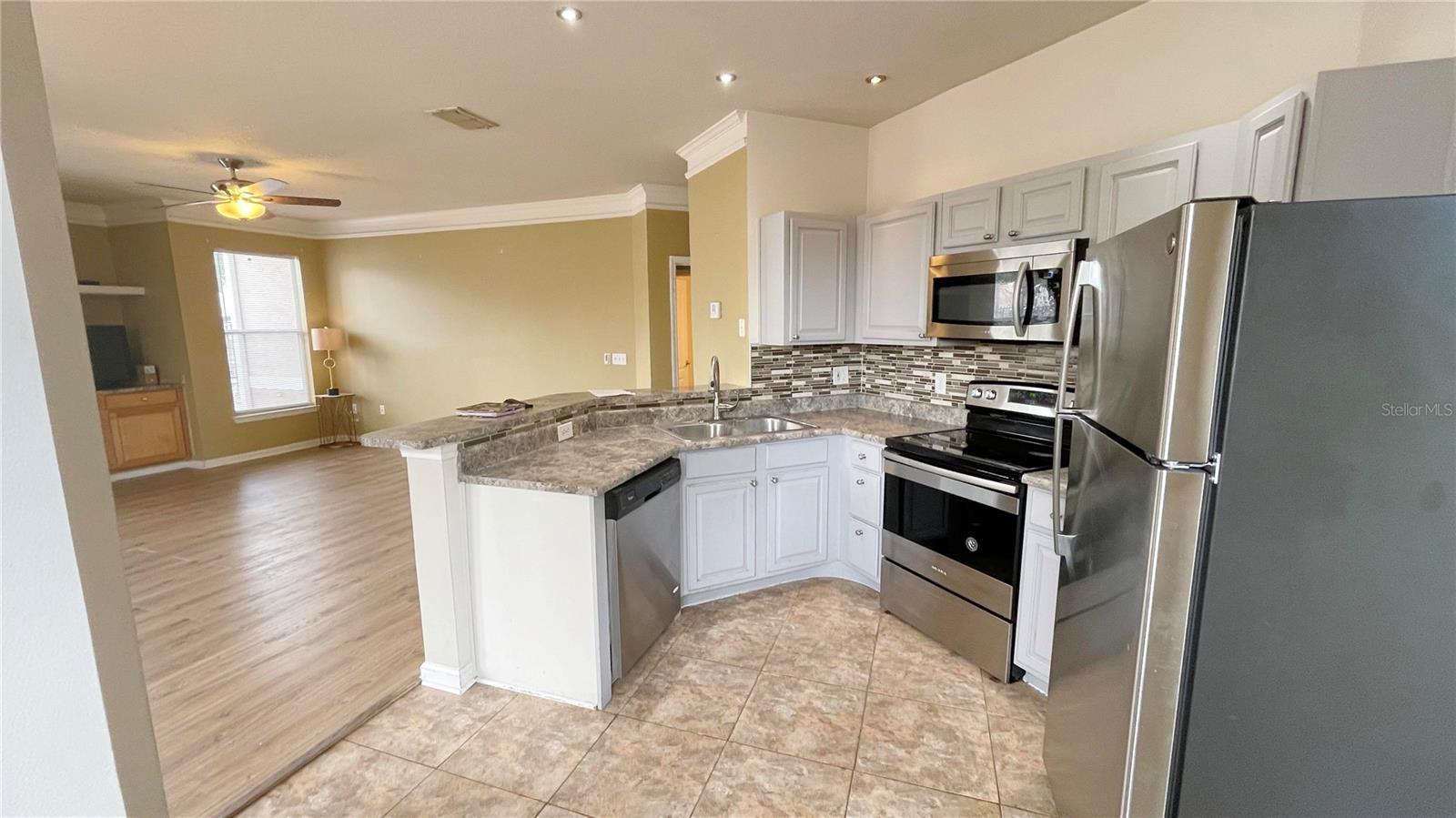 Image 9 of 31 For 18022 Villa Creek Drive 18022