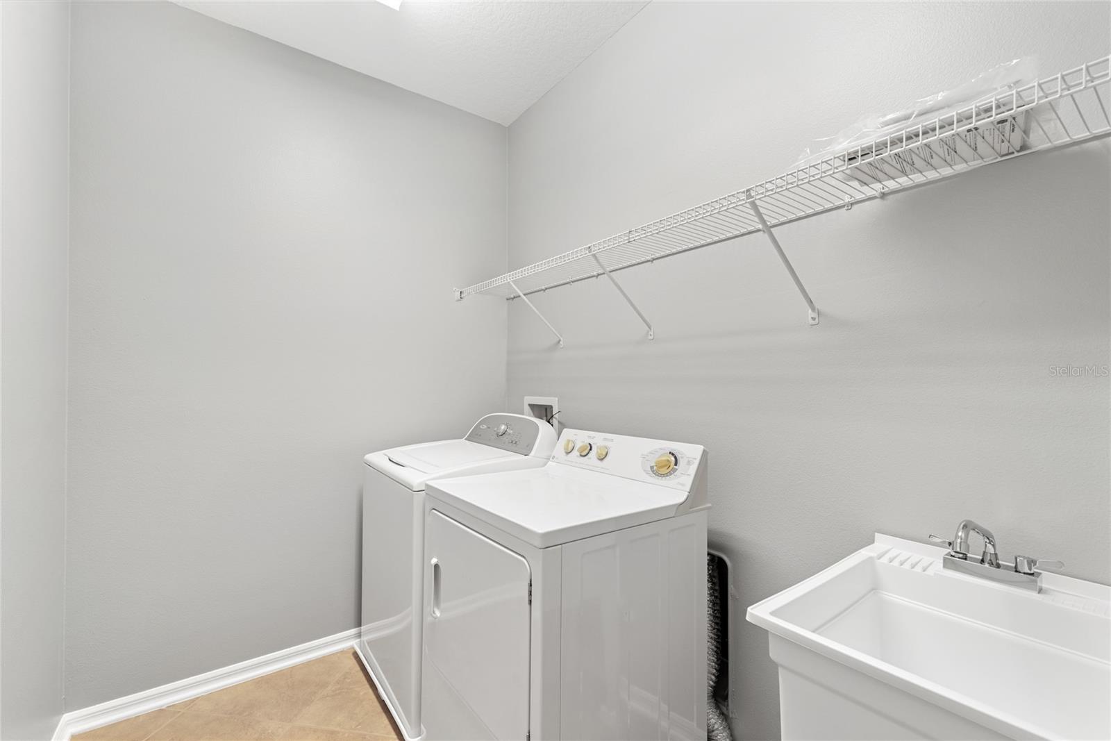 Image 22 of 41 For 14008 Luminous Lane 802