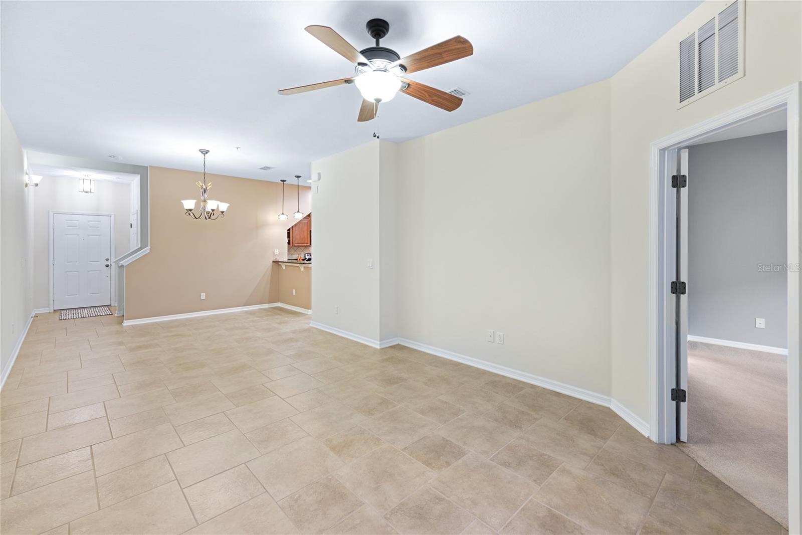 Image 8 of 41 For 14008 Luminous Lane 802