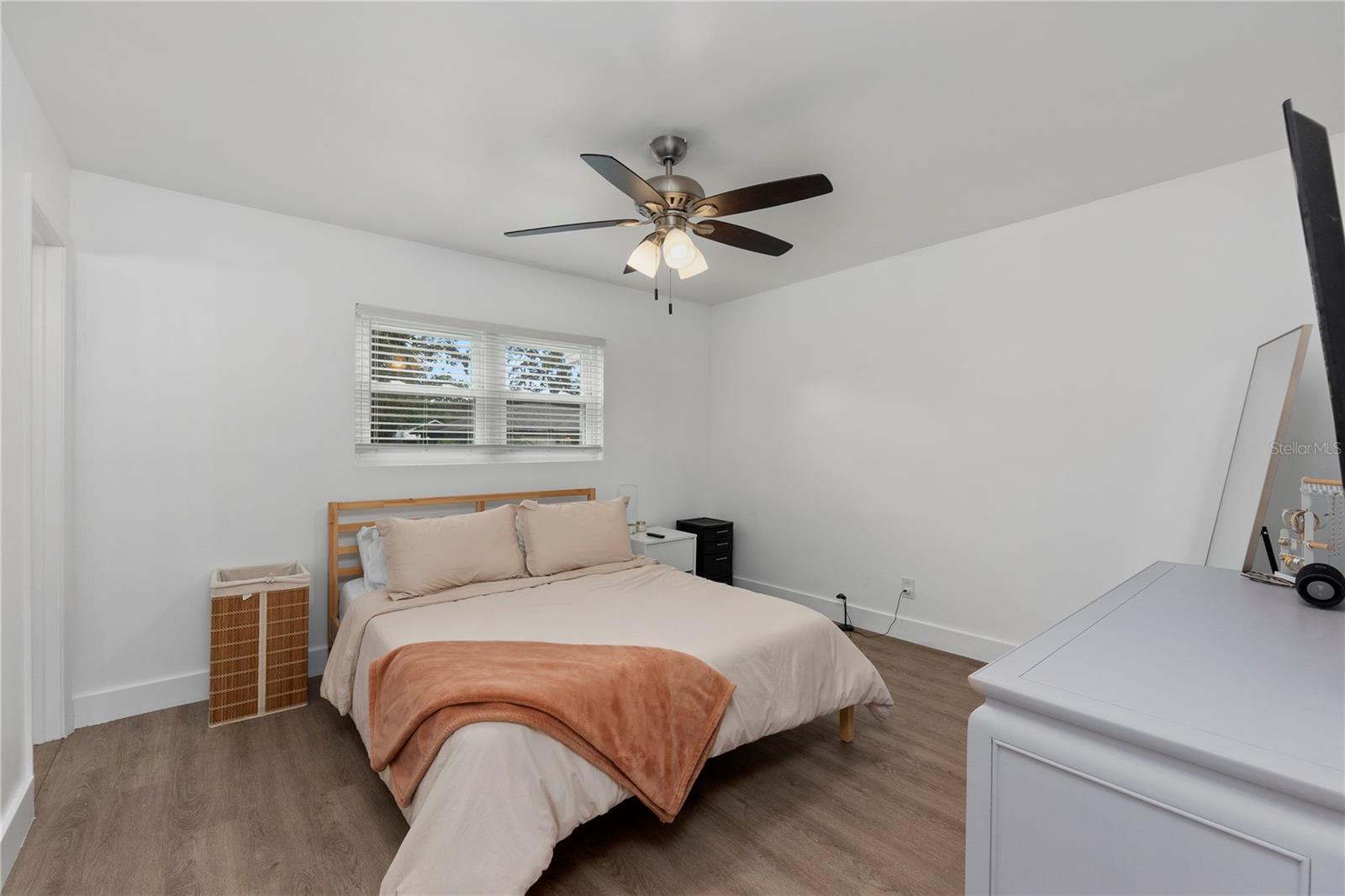 Image 11 of 27 For 913 Fribley Street