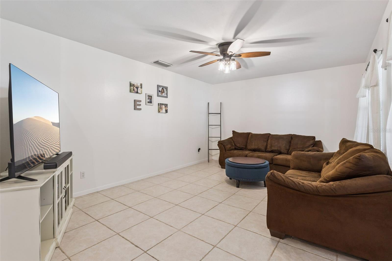 Image 10 of 40 For 27922 Tammi Drive