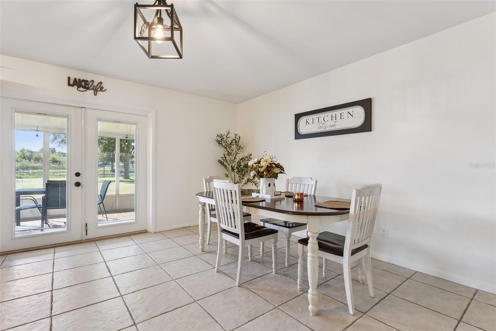 Image 12 of 40 For 27922 Tammi Drive