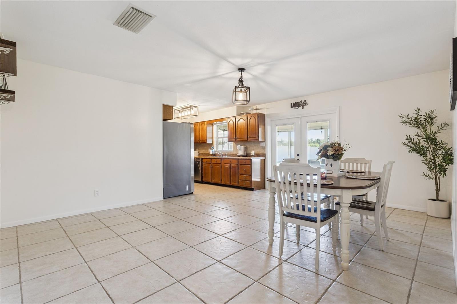 Image 14 of 40 For 27922 Tammi Drive