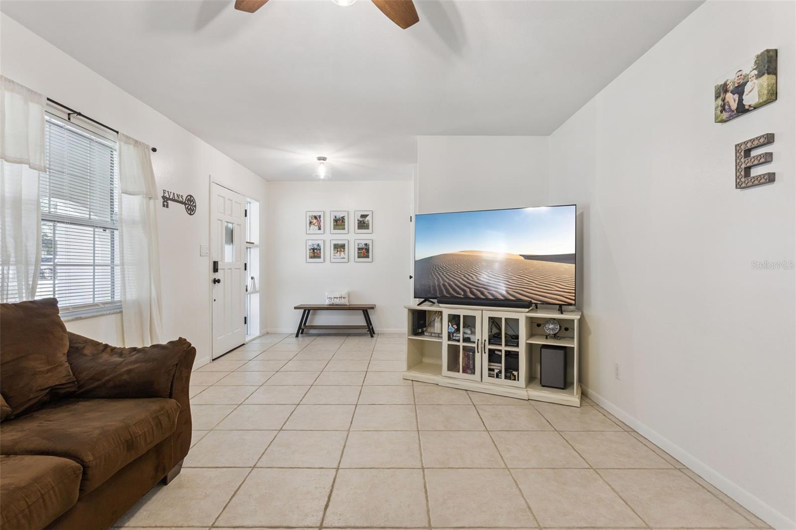Image 9 of 40 For 27922 Tammi Drive