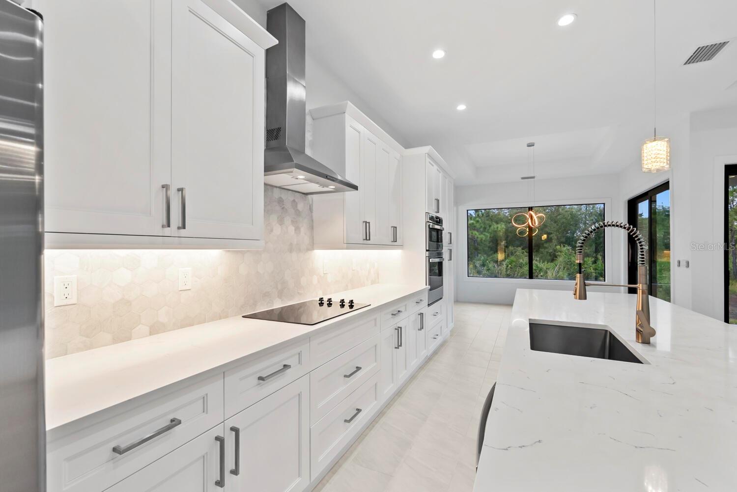 Image 11 of 27 For 5747 Desoto Boulevard N