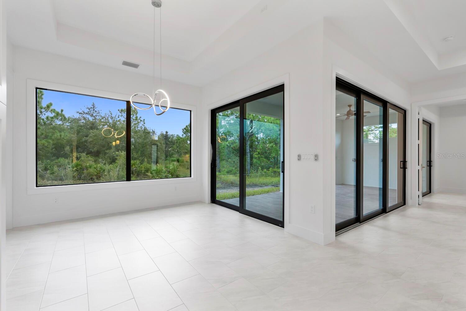 Image 12 of 27 For 5747 Desoto Boulevard N