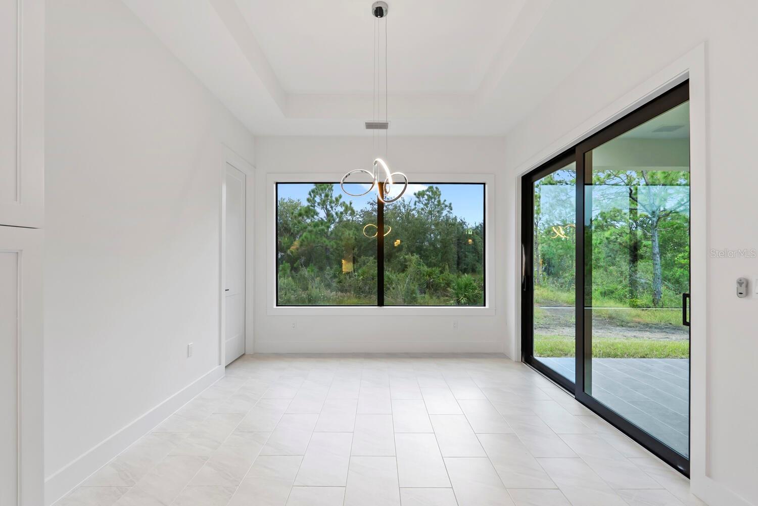 Image 13 of 27 For 5747 Desoto Boulevard N