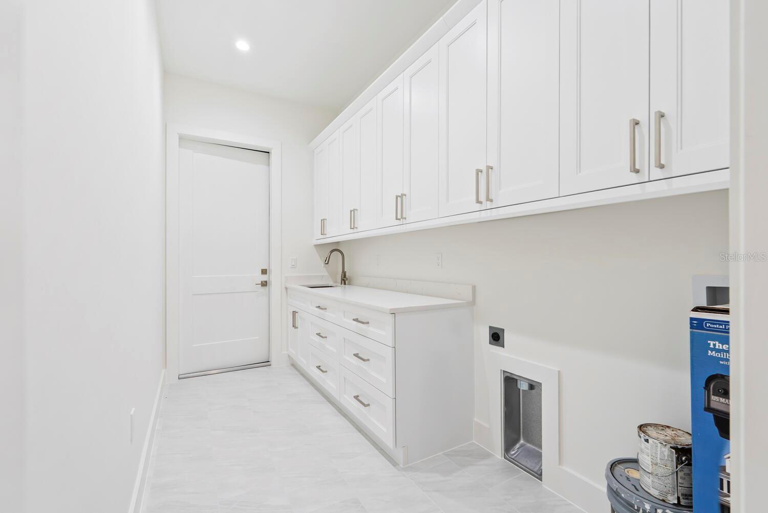 Image 21 of 27 For 5747 Desoto Boulevard N