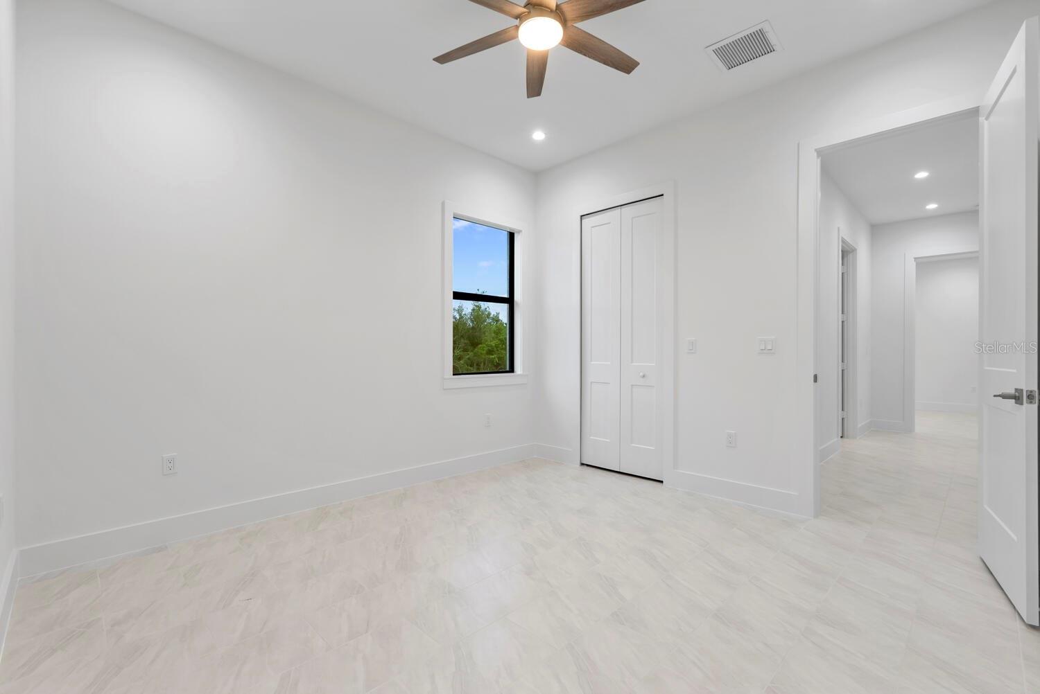 Image 22 of 27 For 5747 Desoto Boulevard N