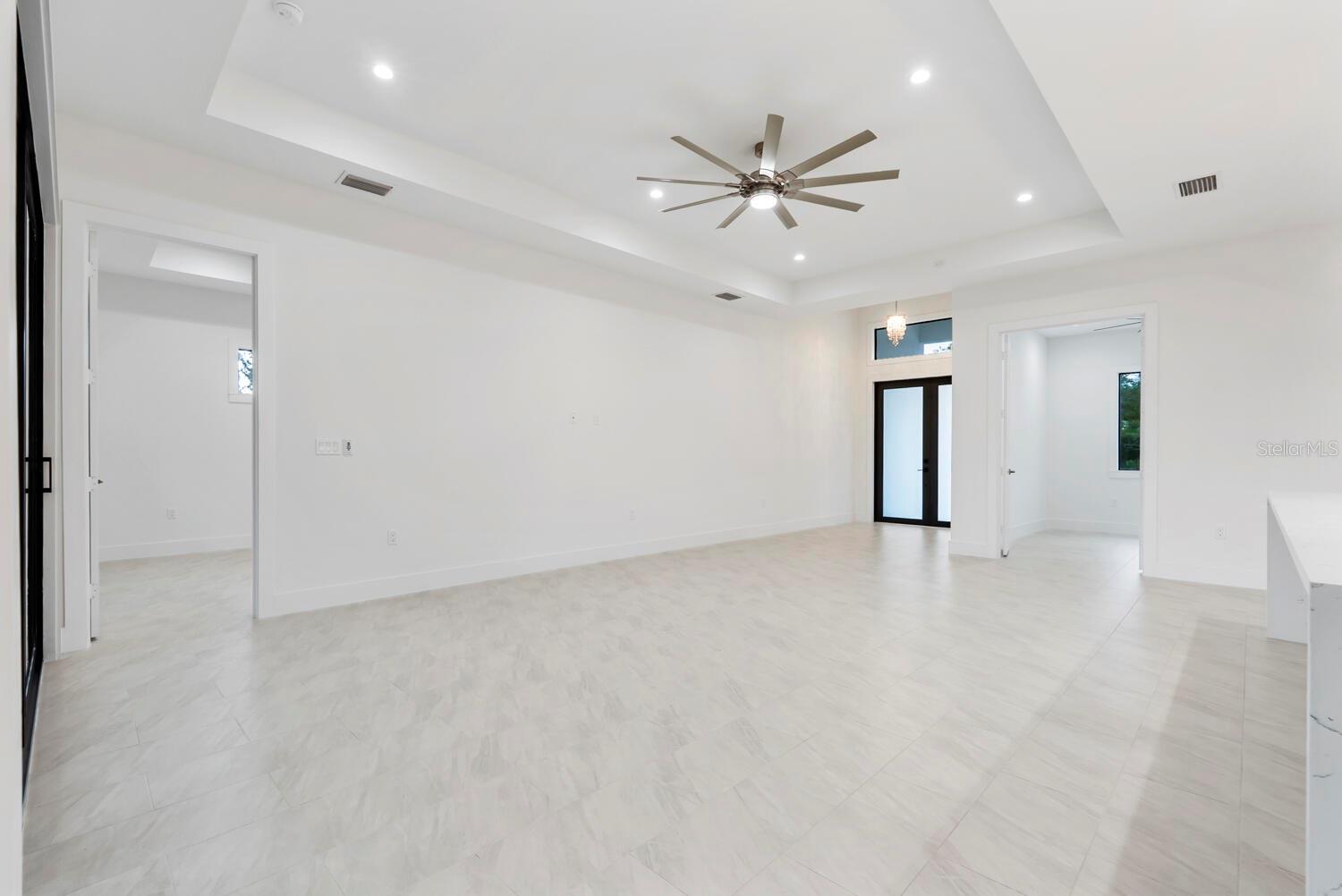 Image 4 of 27 For 5747 Desoto Boulevard N