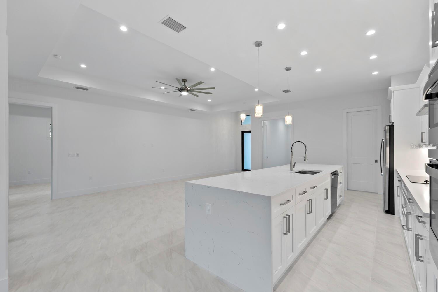 Image 9 of 27 For 5747 Desoto Boulevard N