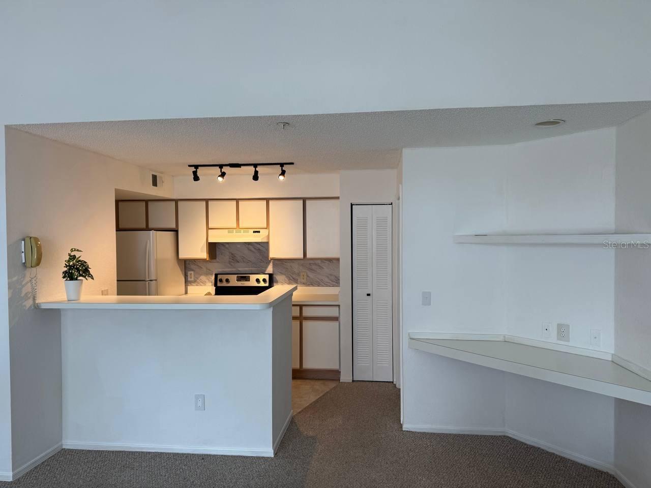 Image 6 of 13 For 2209 Antigua Place 837