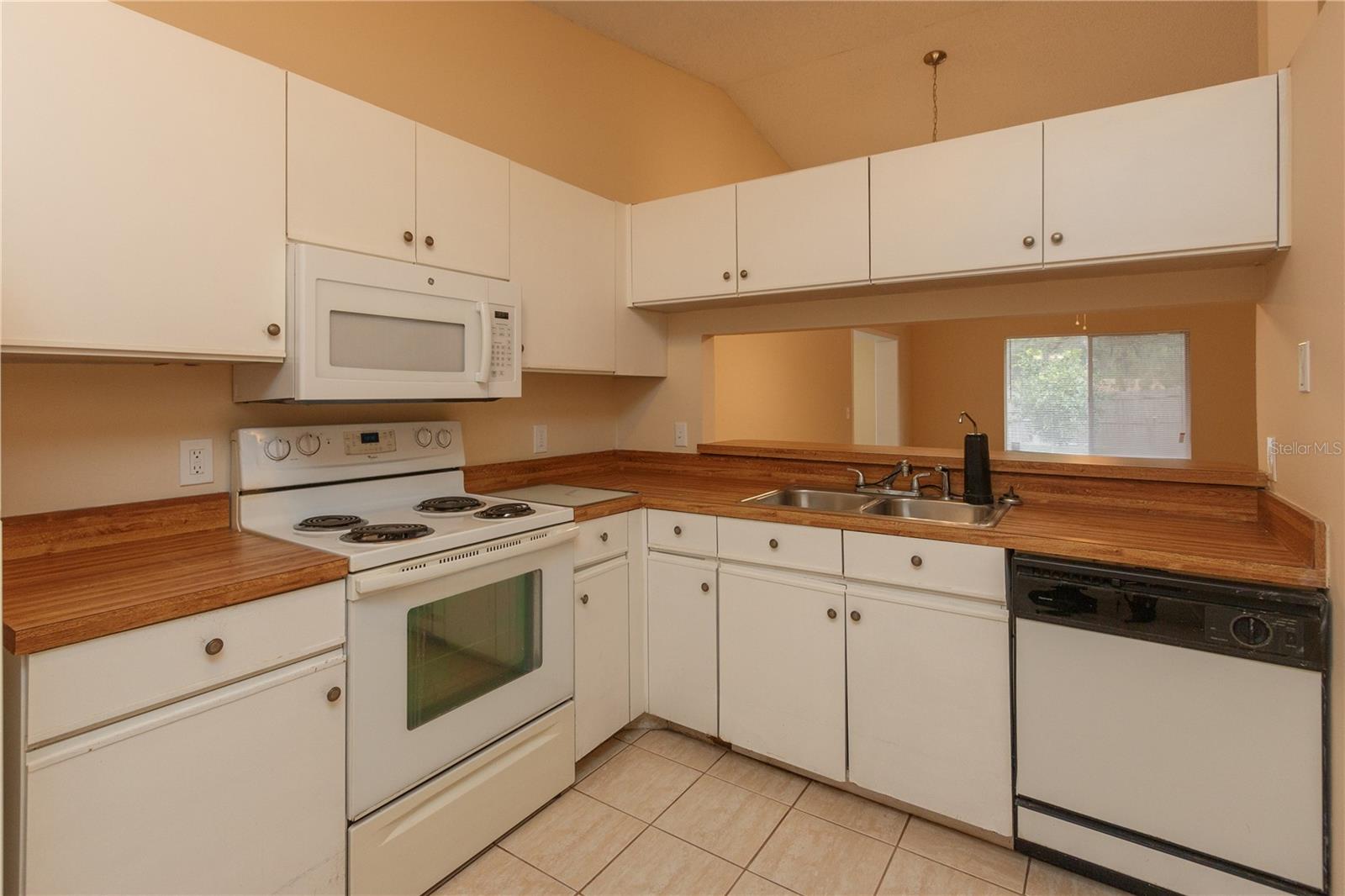 Image 3 of 24 For 118 Sabal Palm Court