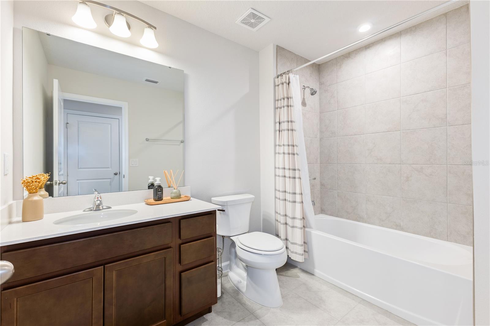 Image 23 of 28 For 2388 Orchid Drive