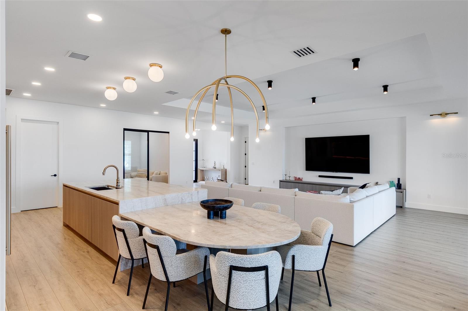 Image 15 of 45 For 43394 Waterside Trail