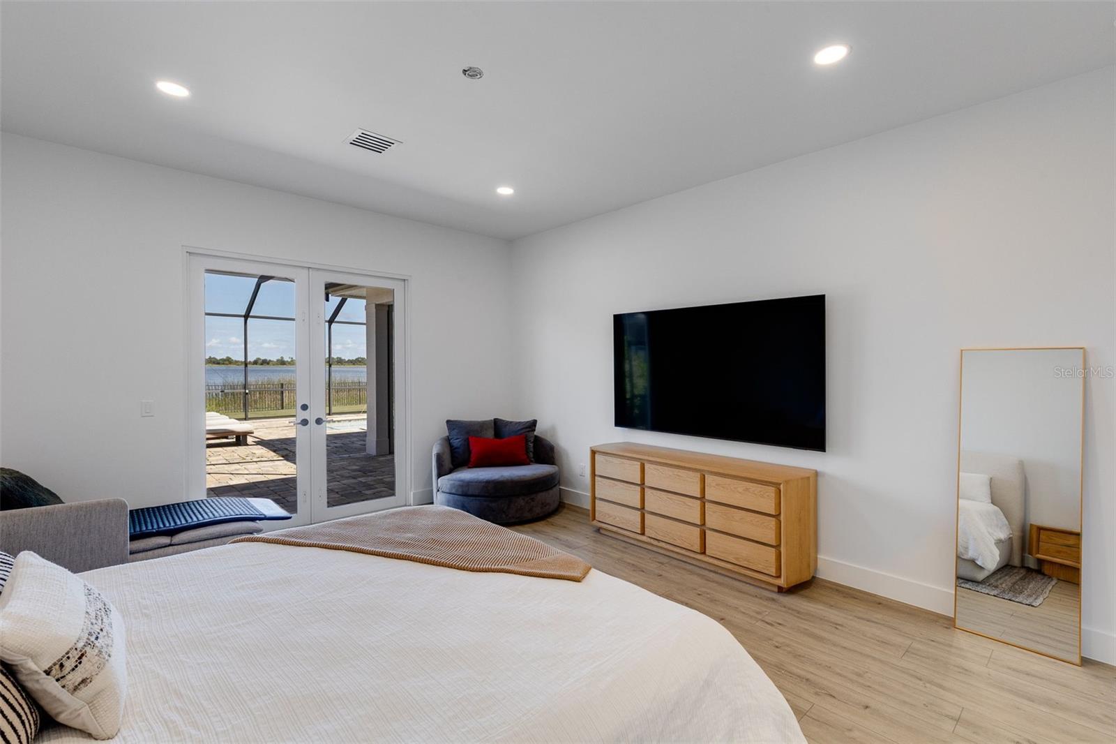 Image 16 of 45 For 43394 Waterside Trail