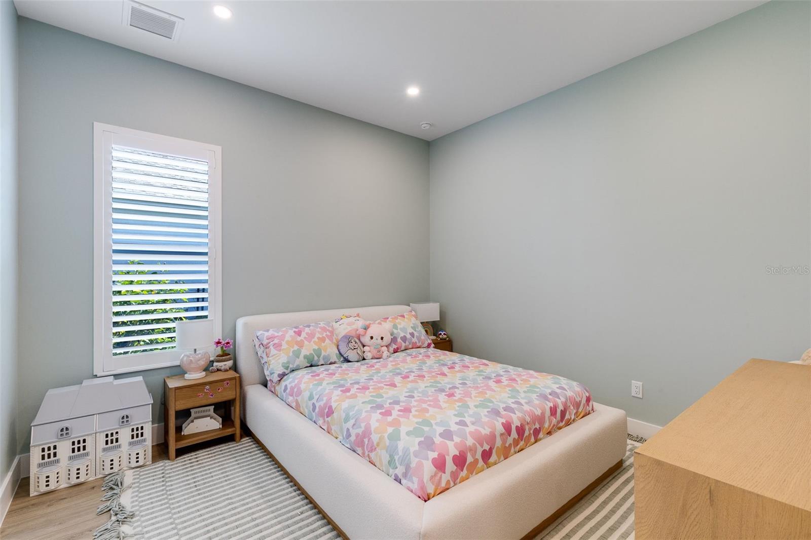 Image 17 of 45 For 43394 Waterside Trail