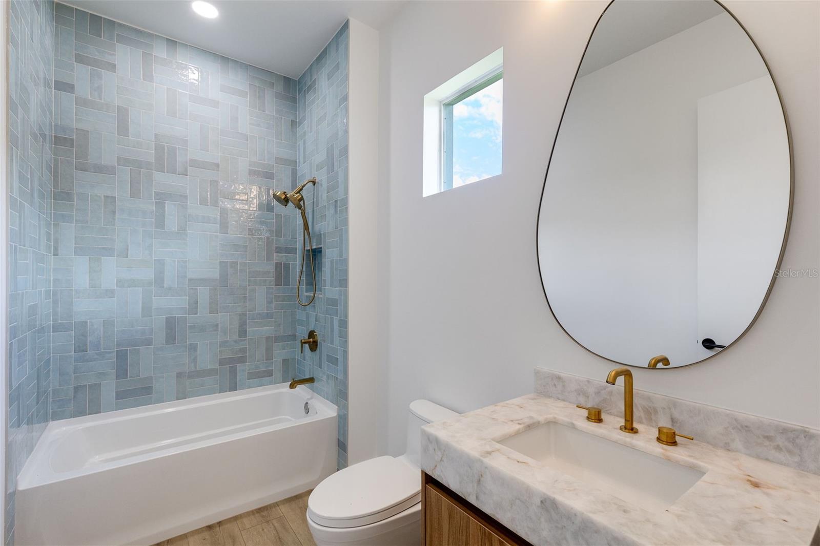 Image 26 of 45 For 43394 Waterside Trail