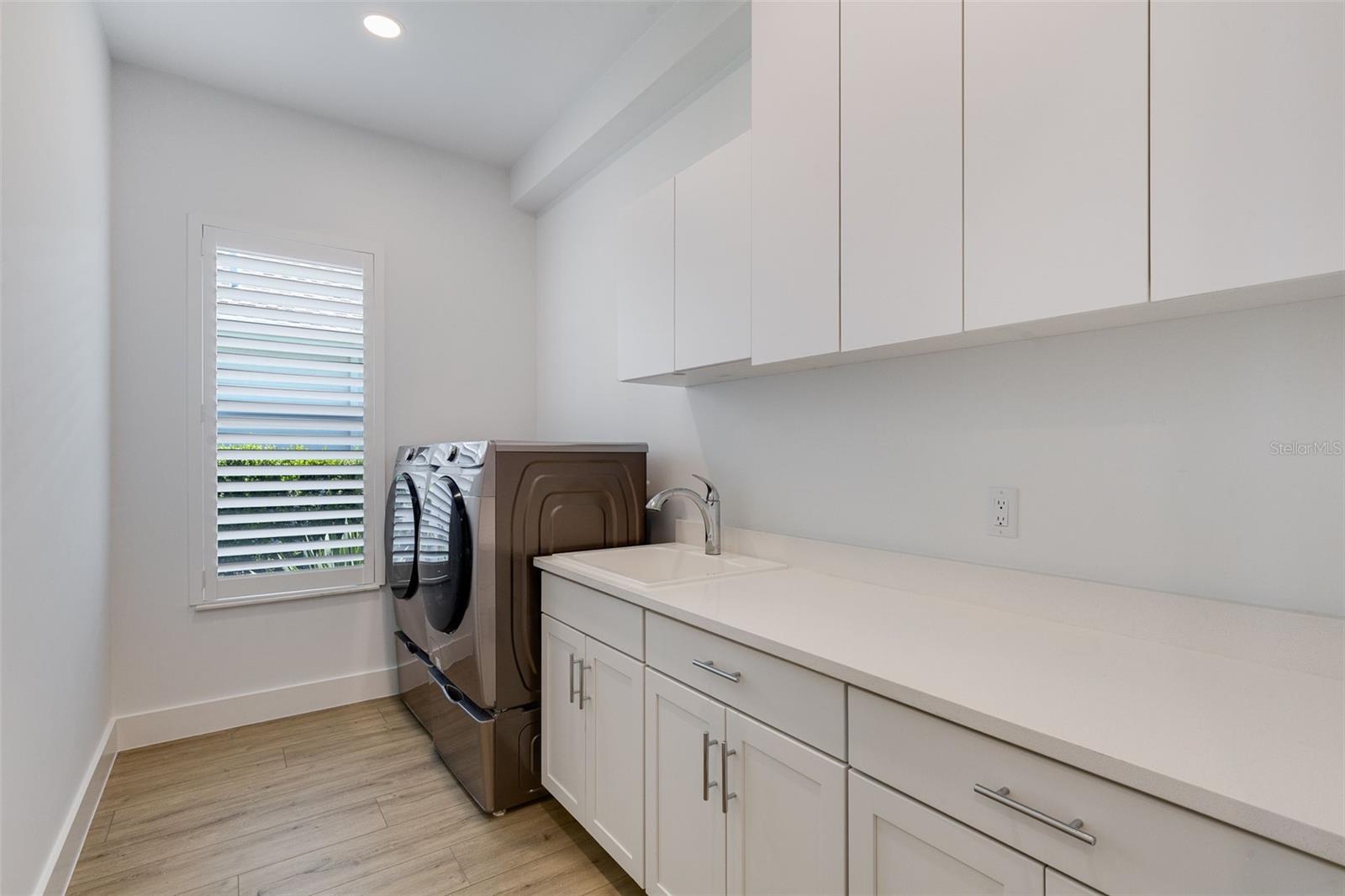 Image 27 of 45 For 43394 Waterside Trail