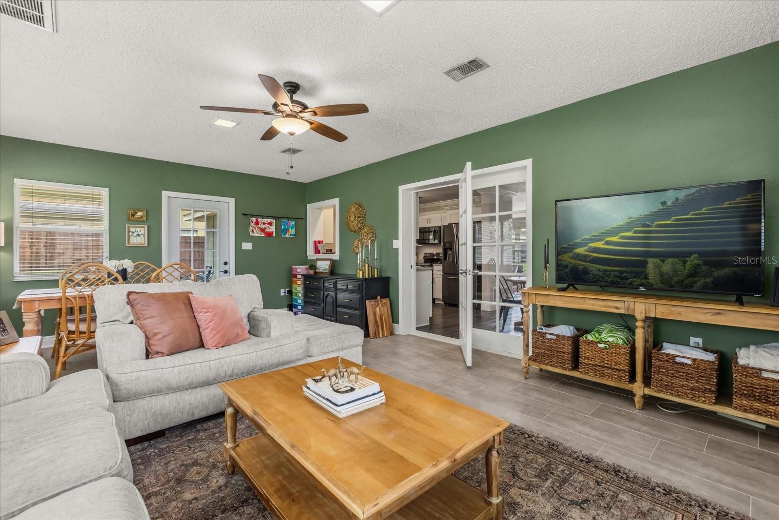 Image 12 of 28 For 517 Mason Street